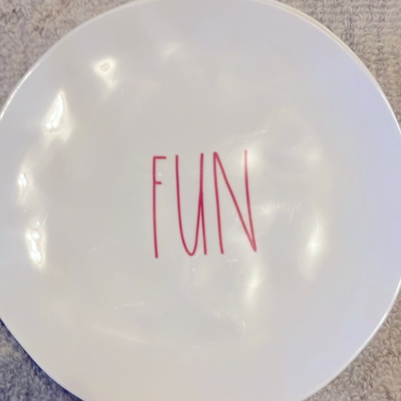 Bundle of 8 Rae Dunn 8” melamine reusable party plates HTF - Picture 7 of 12